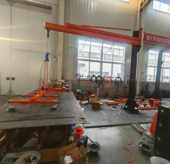 Pneumatic cantilever loading manipulator