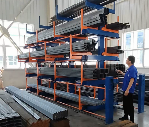 Heavy weight capacity cantilever racking