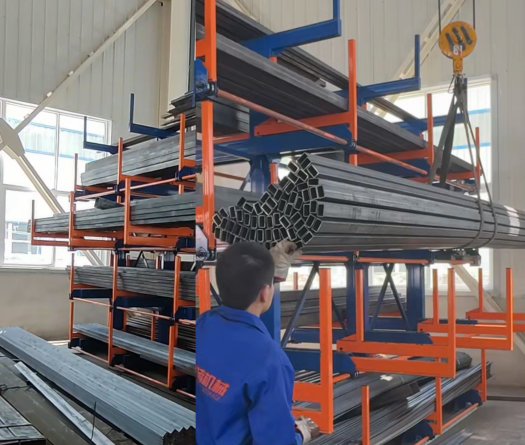Heavy weight capacity cantilever racking