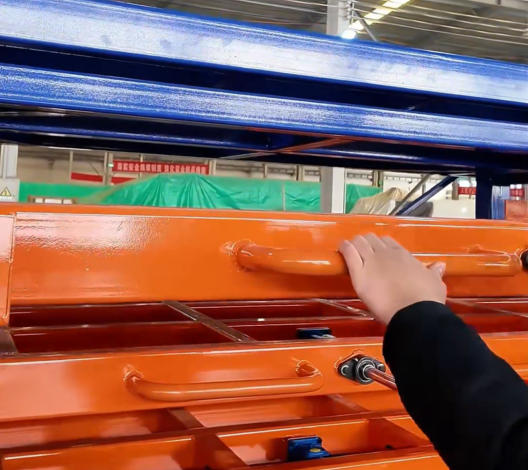 Metal plate storage rack for laser cutting