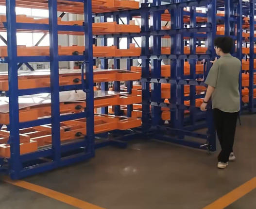 Metal plate storage rack for laser cutting