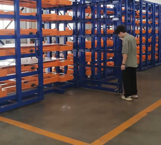 Metal plate storage rack for laser cutting