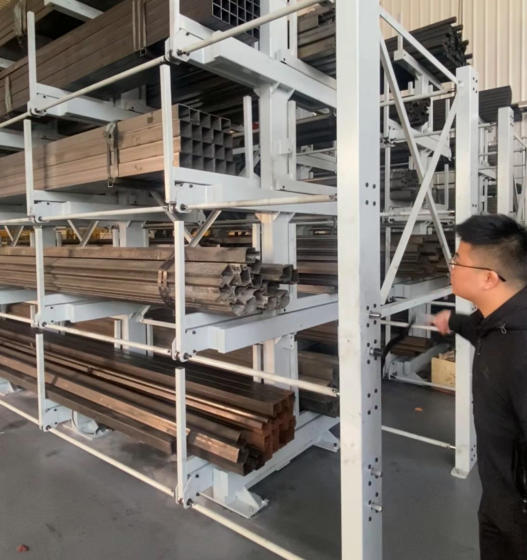Cantilevered pipe racking