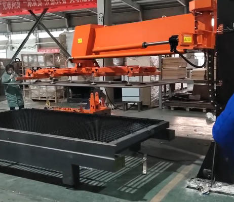Laser Cutting Machine Loading and Heavy Duty Pallet Rack Storage