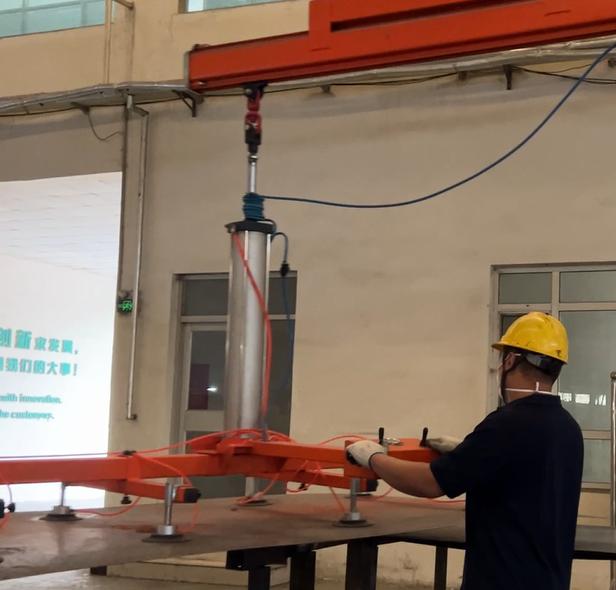 Electric Cantilever Vacuum Lifter for Steel Plate Handling